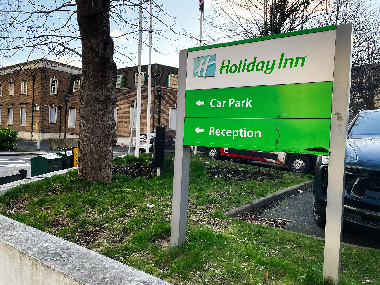 Green pole sign